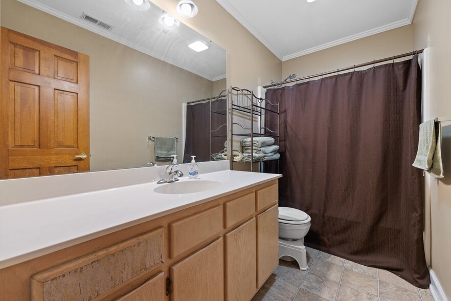Building Photo - 3010 Eaker Dr