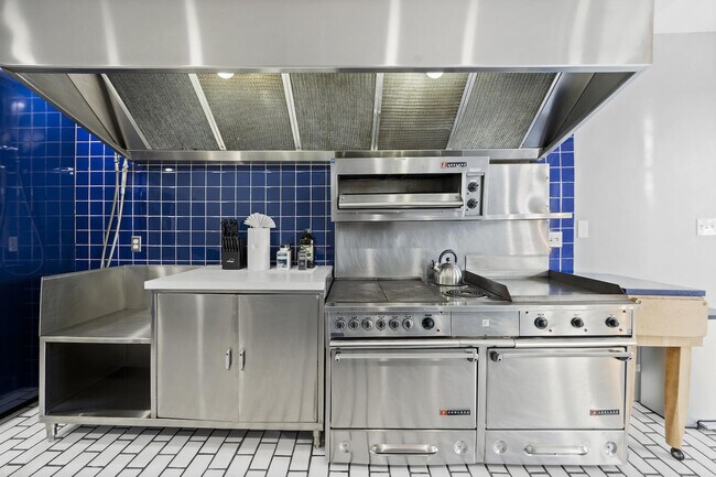 Building Photo - 275 U.S. 20-SI ID1240408P