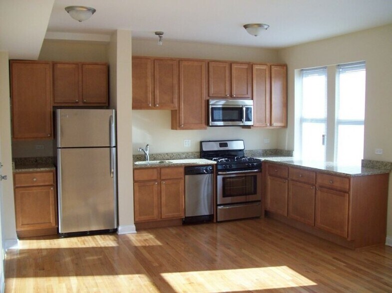 Primary Photo - 3007 N Spaulding Ave