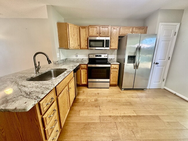 Building Photo - Three Bedroom, Townhome in The Farm!