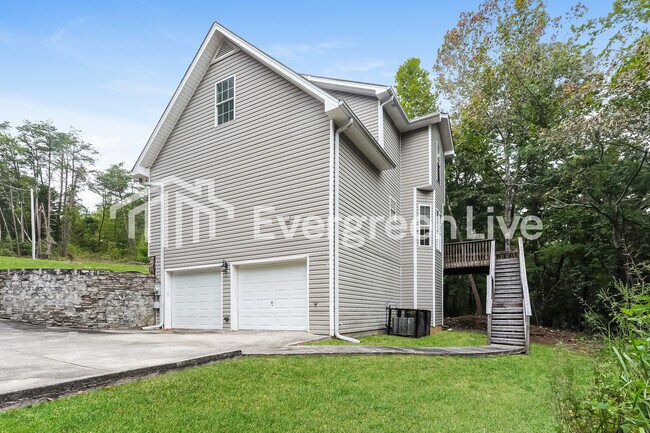 Building Photo - 6224 Pinebrook Cir