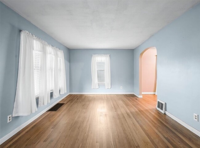 Building Photo - 119 Lincoln Ave