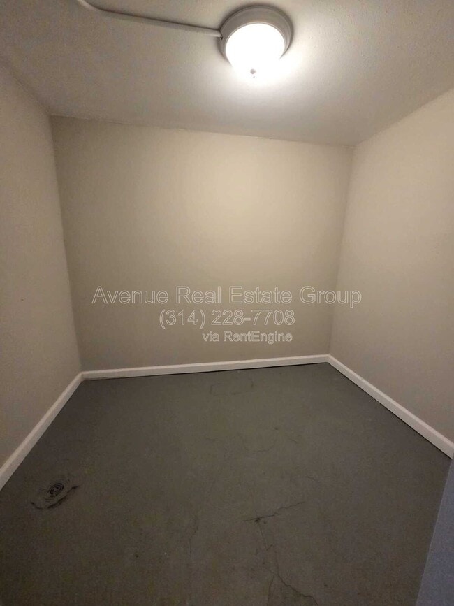 Building Photo - 1131 N Florissant Rd