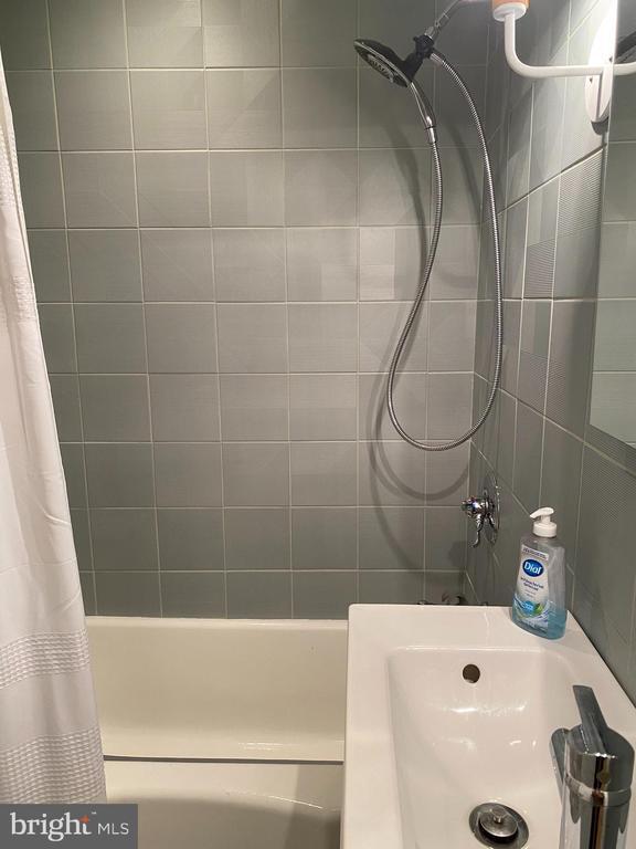 Building Photo - 1221 S Warnock St