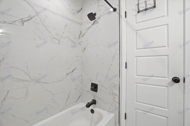 Building Photo - 2228 Goldenrod Ave