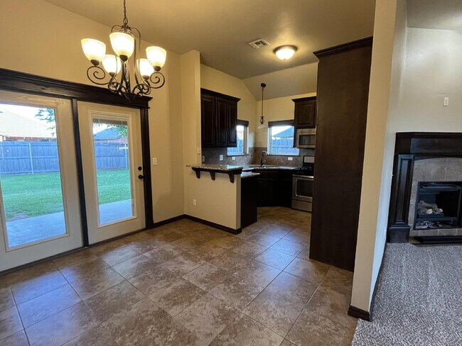 Building Photo - "Charming 3-Bedroom Home with 2 Full Baths...