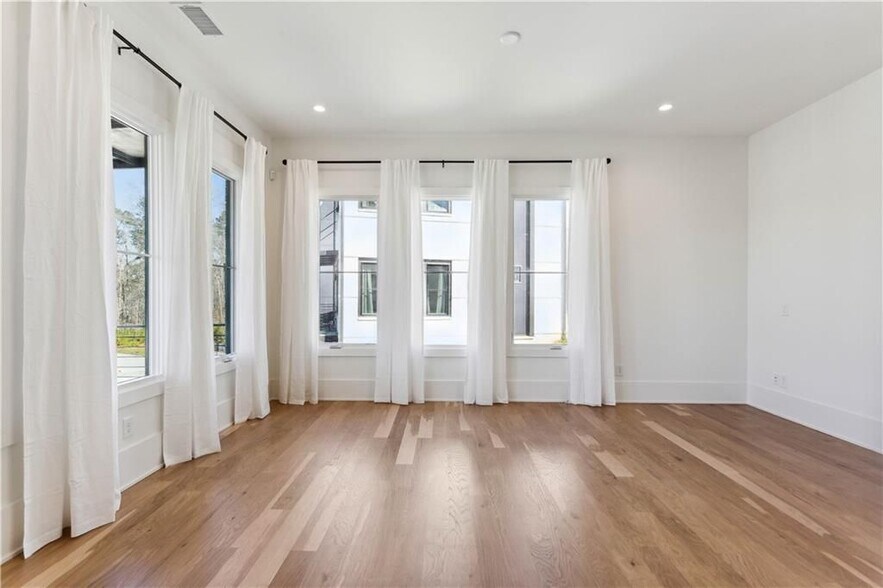 Building Photo - 10965 Serenbe Ln