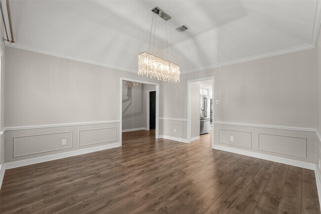 Building Photo - 2105 Murfield Dr