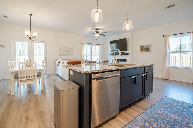 Building Photo - 63 Buckingham Dr