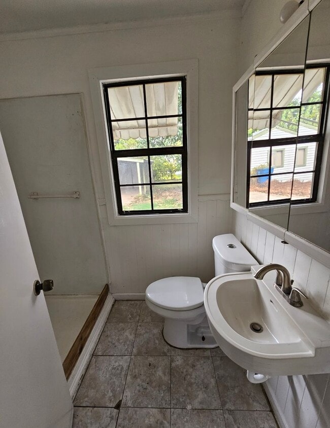 Building Photo - 3 Bedroom House Available