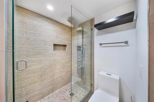 Building Photo - 1541 Brickell Ave