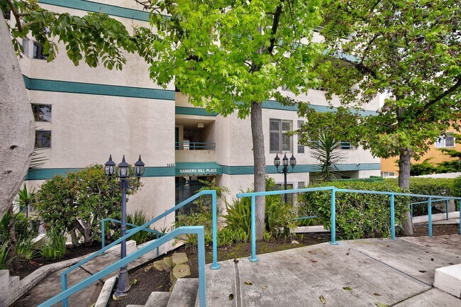 Building Photo - $3200 / Fabulous 2br / 2ba condo (Bankers ...