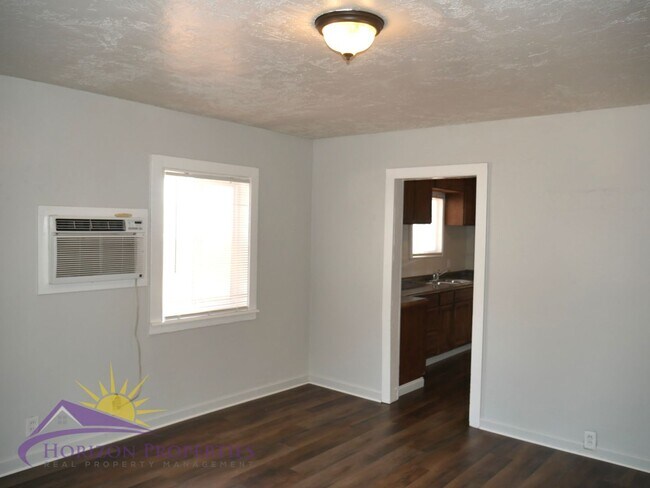 Building Photo - Cozy 2 Bed 1 Bath 728qft single family home in Oak Park