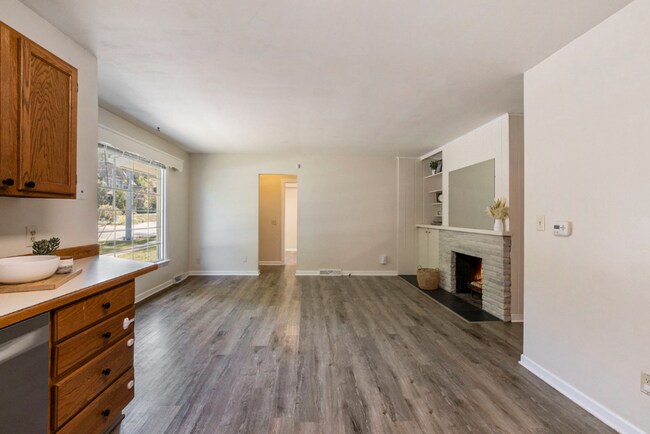 Building Photo - 191 E Division St NE