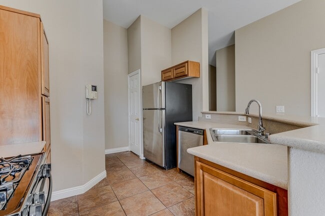 Building Photo - ** COMING SOON!!! ** Charming Henderson Townhome with Double-Sided Fireplace, Stainless Steel Kit...
