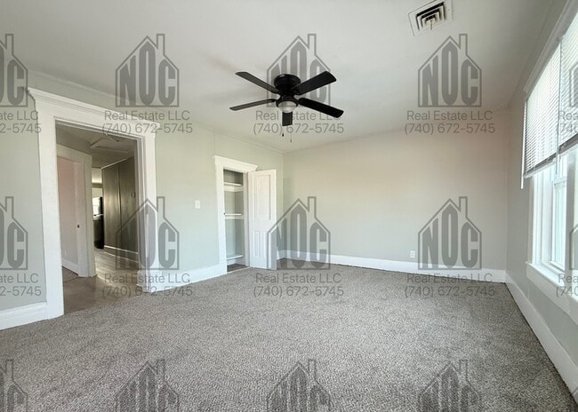 Building Photo - 1236 1/2-1236 1/2 E Locust St