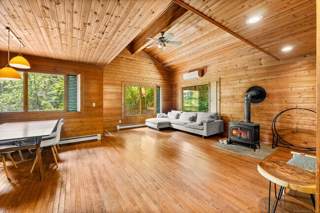 Building Photo - 281 Nettleton Hollow Rd