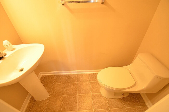 Building Photo - 439 Valley Forge Ct