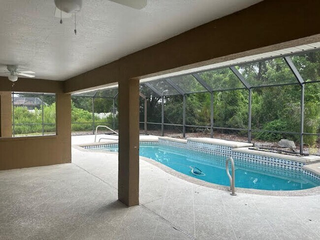 Building Photo - Pool home for rent !