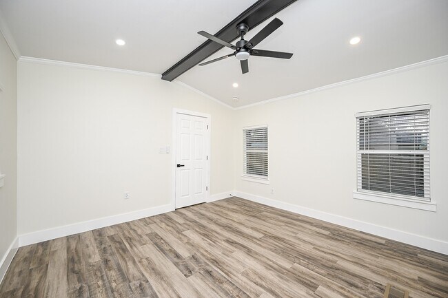 Building Photo - 15511 Cypress Garden Dr