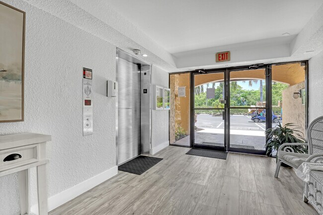 Building Photo - 2455 Lindell Blvd