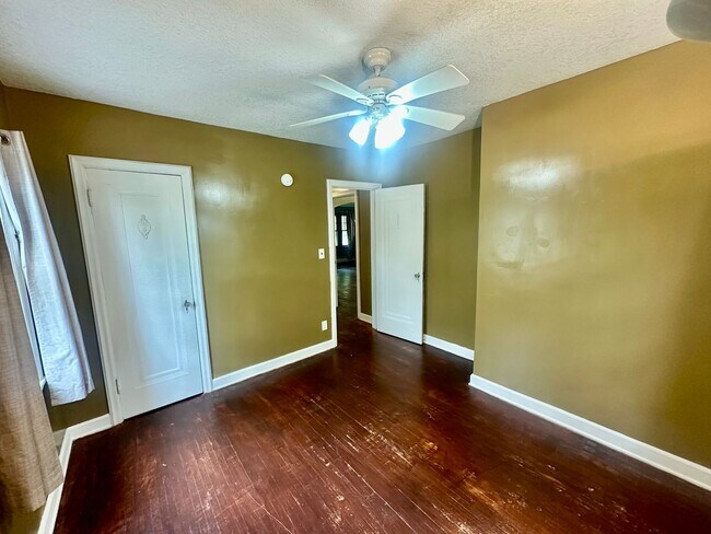 Building Photo - Charming 3 Bedroom Single Family Home Available Now!!