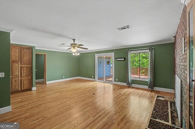 Building Photo - 269 W Hermitage Rd NE