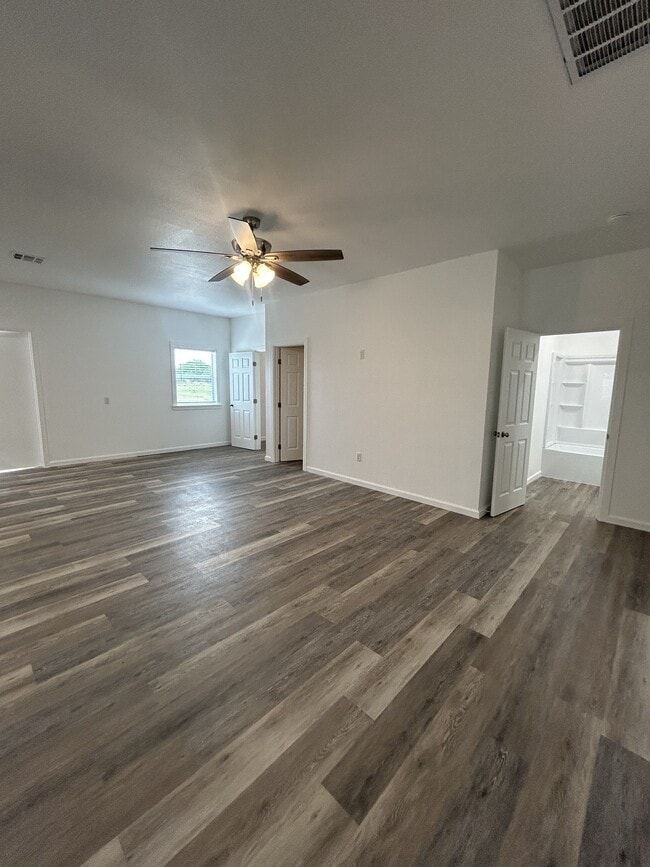 Building Photo - 2529 Cardinal Rd