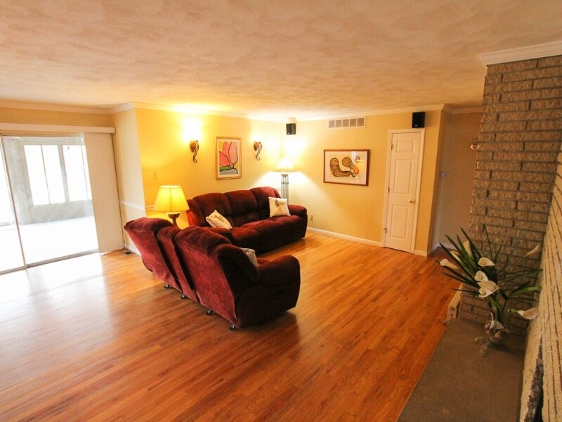 Building Photo - 4950 Lemay Ferry Rd