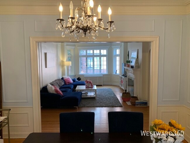 Building Photo - 507 W Aldine-2B