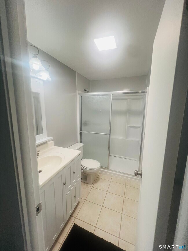 Building Photo - 11 King Arthur Dr