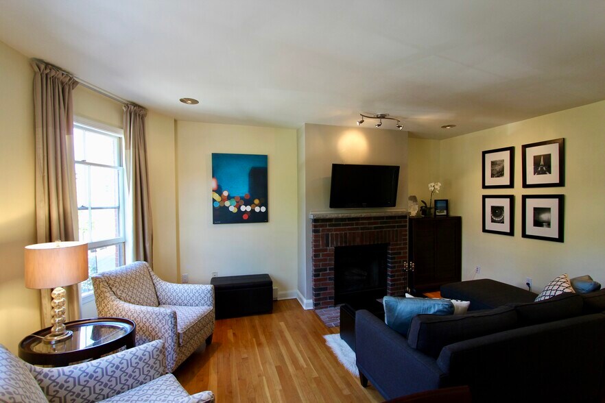 Building Photo - 103 E Brookline St