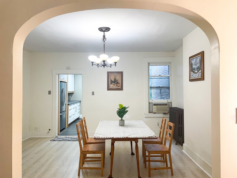 Building Photo - 1041 Mirror St