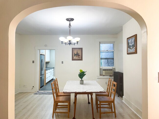 Building Photo - 1041 Mirror St