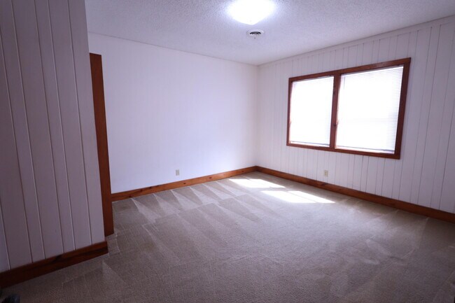 Building Photo - 321 Michael Cir