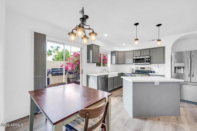 Building Photo - 8841 S 51st St