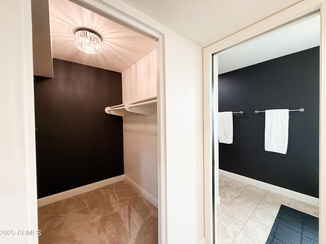 Building Photo - 8165 E Del Caverna Dr