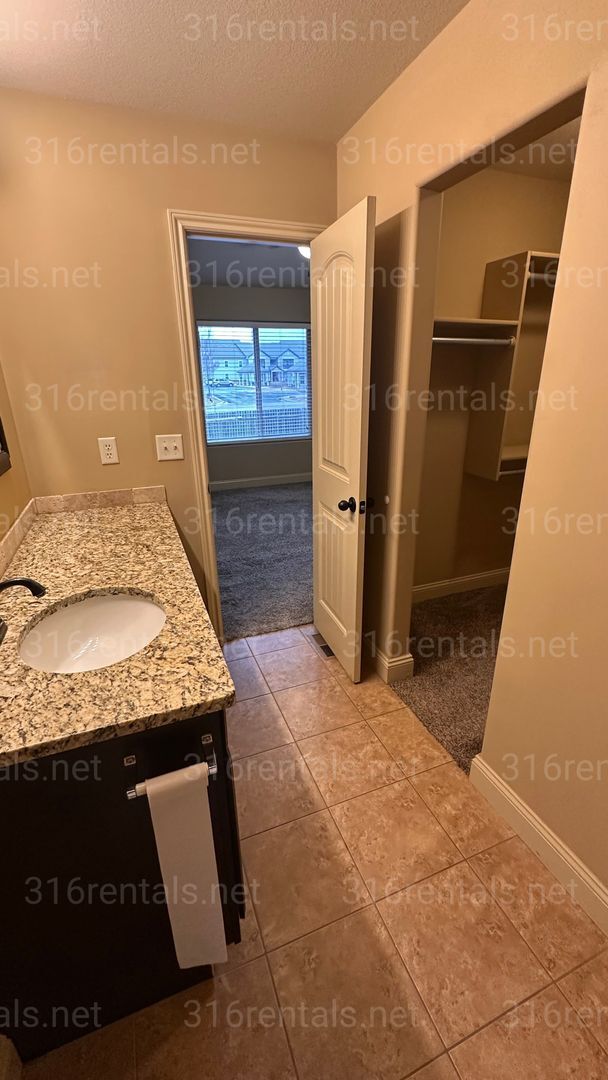 Building Photo - $1,850 - 4 bedroom / 3 bathrooms - Beautiful and Large Home! *COMING SOON*