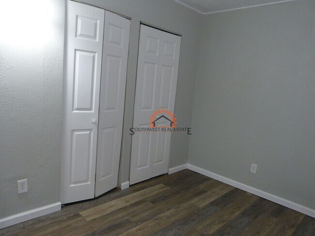 Building Photo - 700 W Manana Blvd