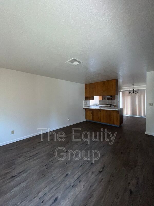Building Photo - 4601 W Cypress Ave