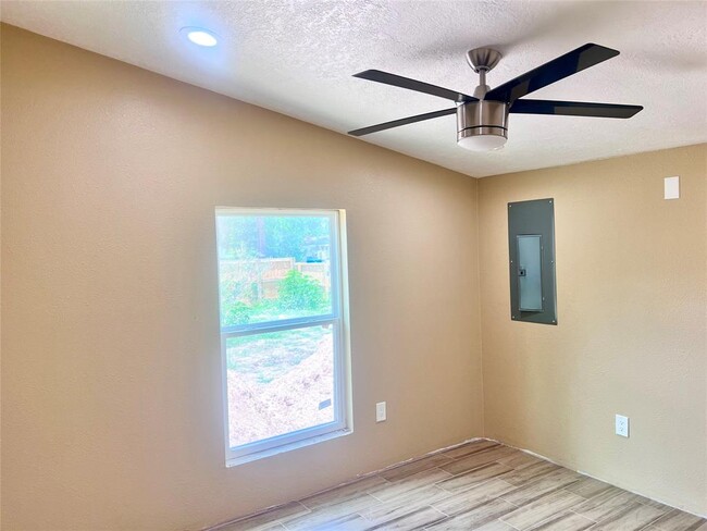 Building Photo - 9115 Puritan Way