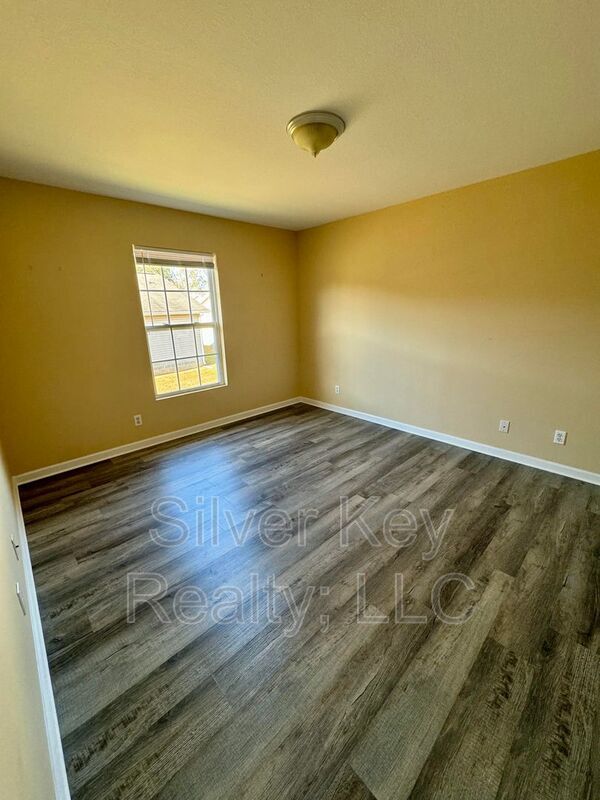 Building Photo - 268 Willow Creek Drive