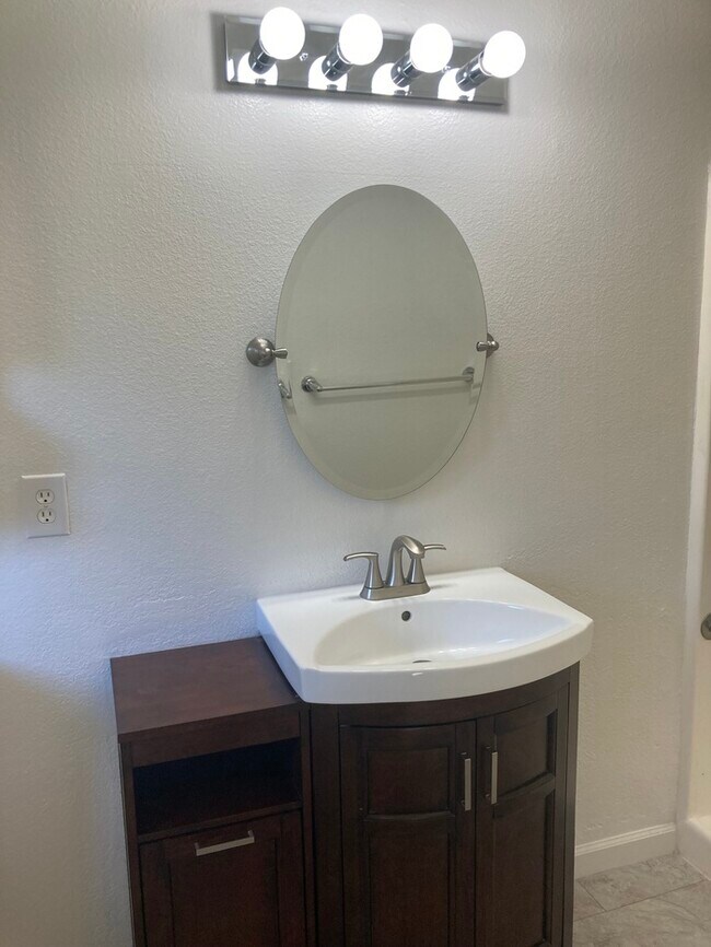 Building Photo - Modesto 3 Bedroom 2 Bath Solar Power Home ...