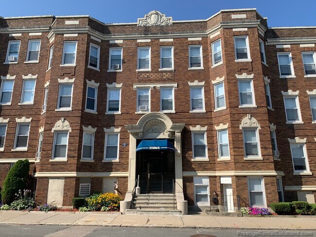 Building Photo - 221 Kelton St