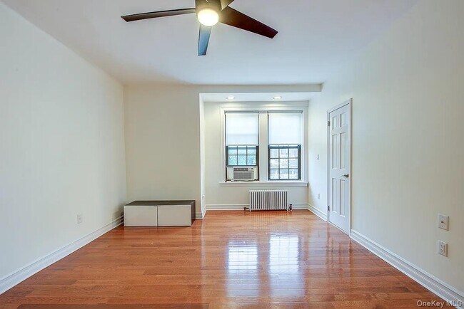 Building Photo - 6 Burns St