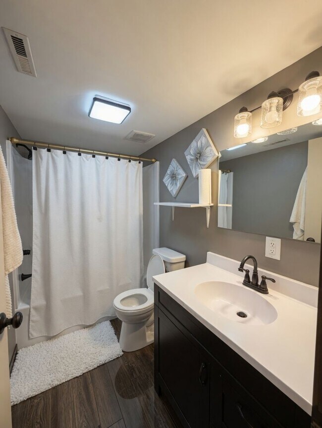 Building Photo - Awesome 4Bed 3Bath Home in Watertown!
