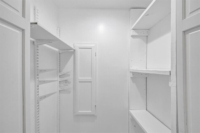 Building Photo - 172 Oak Forest Dr
