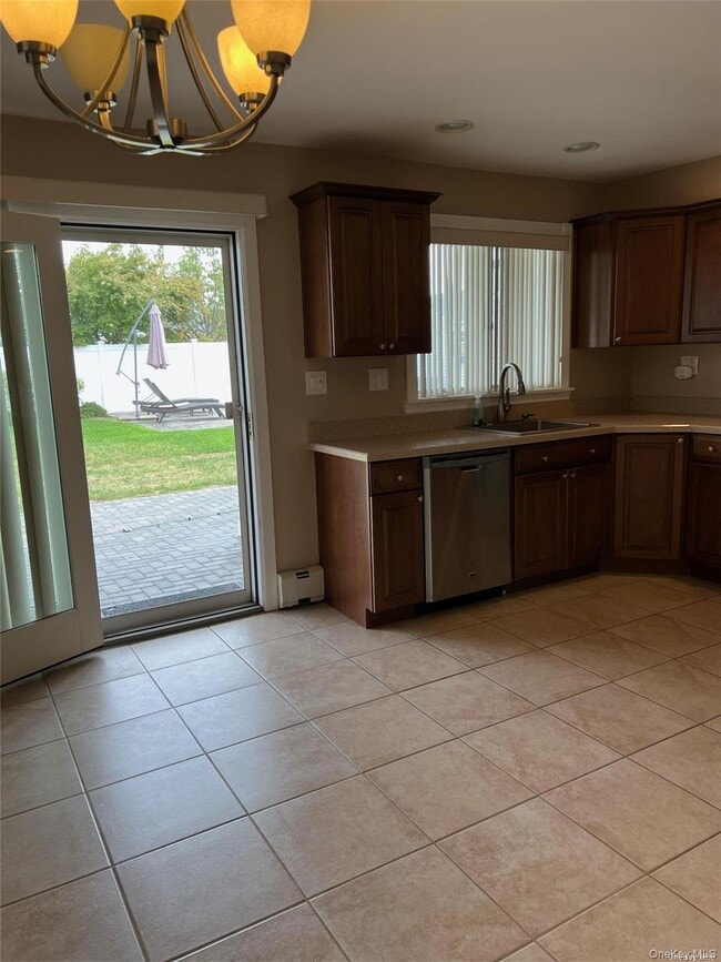 Building Photo - 65 Gateway Dr