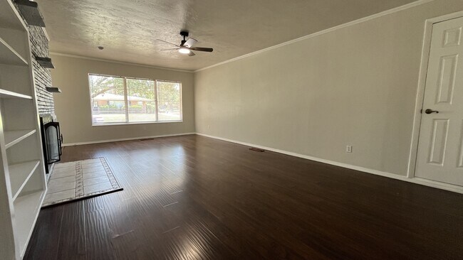 Building Photo - 2153 Huntleigh Dr