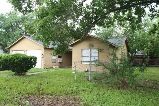 Primary Photo - 1203 Walger Ave